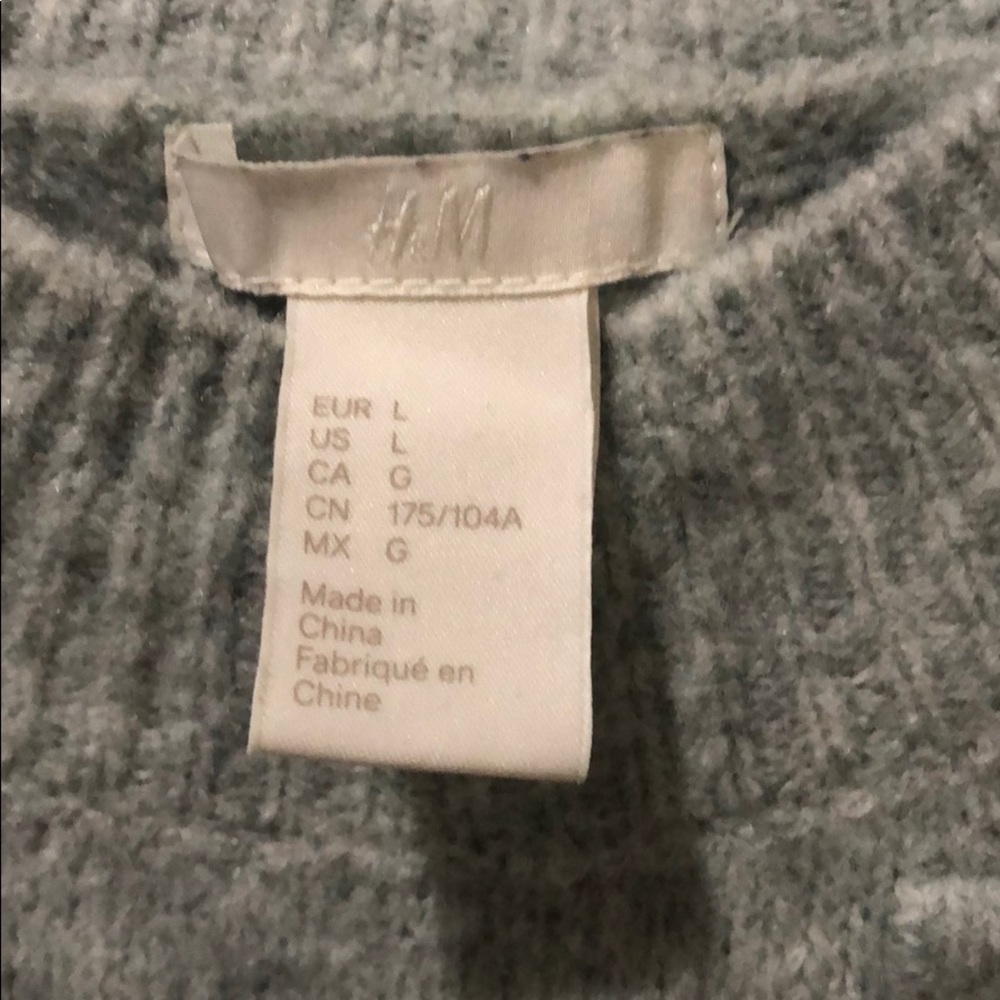 H&M Sweater - Picture 3 of 5